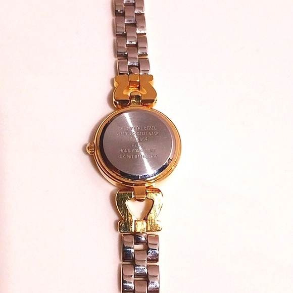 Beautiful! ARMITRON ⚜️ Women's Watch Gold & Silver Reversible Bracelet Band ⚜️ - Picture 7 of 11